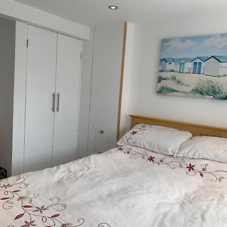 Self Contained Annex With Bedroom Bathroom Sitting Room And Kitchenette Emsworth Eksteriør bilde