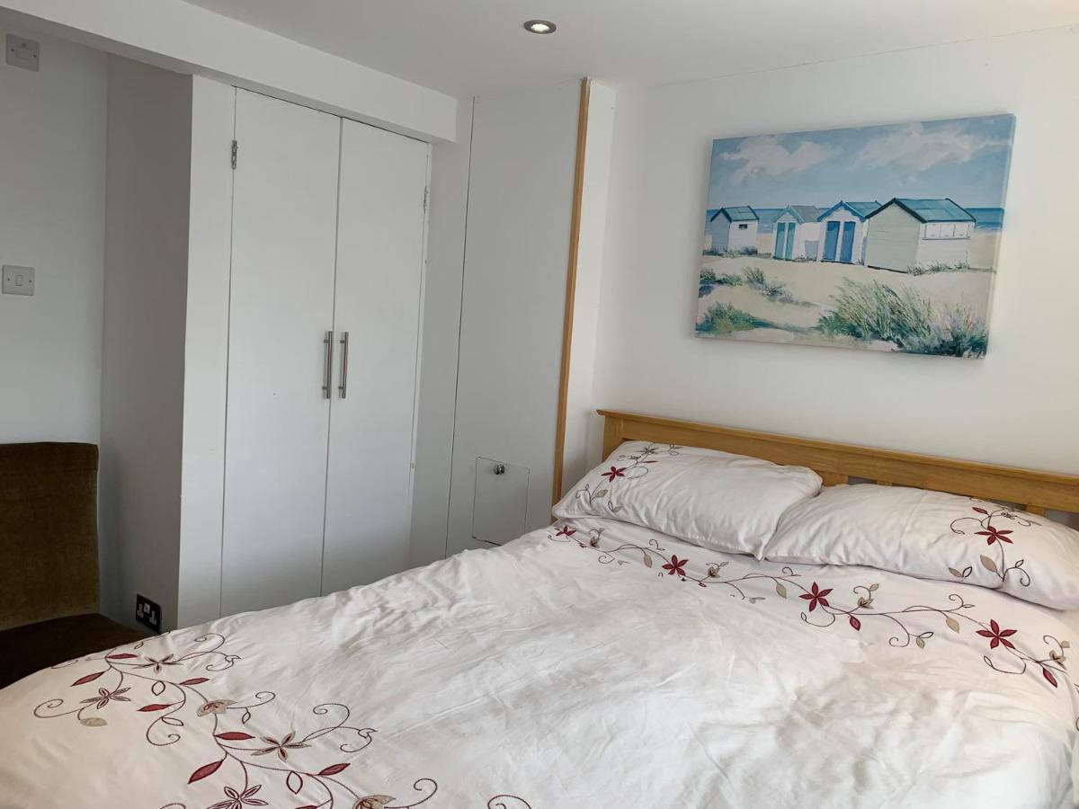 Self Contained Annex With Bedroom Bathroom Sitting Room And Kitchenette Emsworth Eksteriør bilde